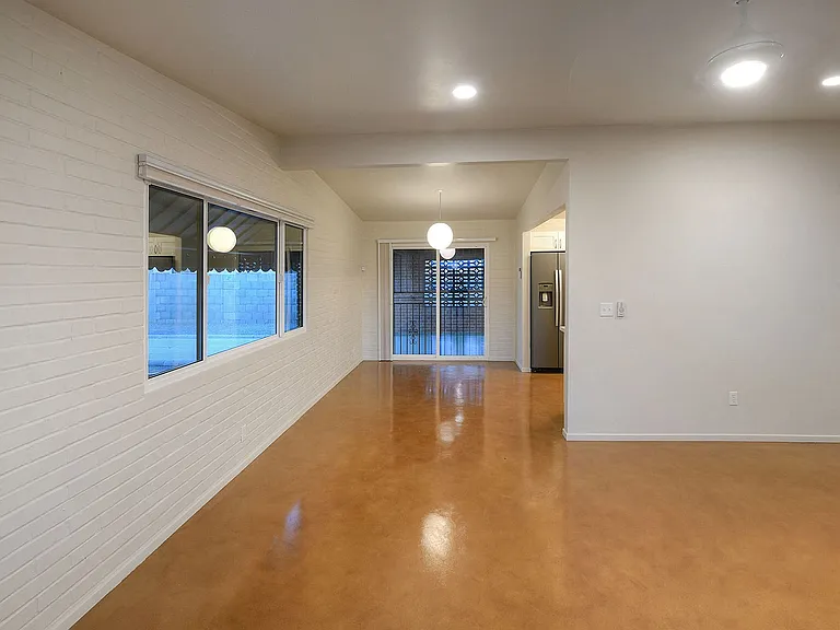 1445 N Arcadia Ave — Photo 6