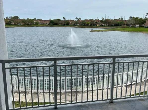 8640 SW 212th St APT 202, Cutler Bay, FL 33189