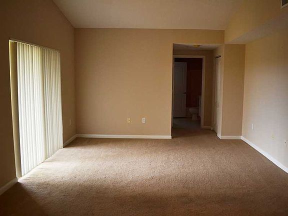 5th image of 5090 Fairways Cir Unit 302