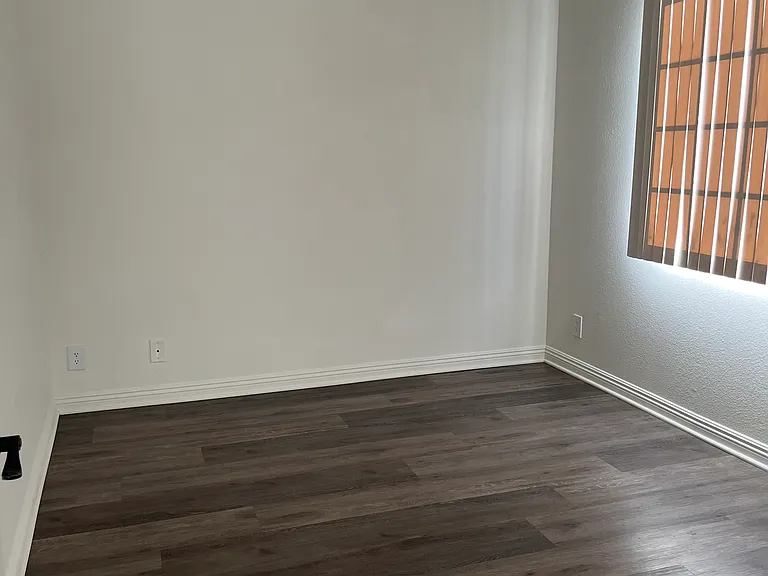 140 N Commonwealth Ave — Photo 4