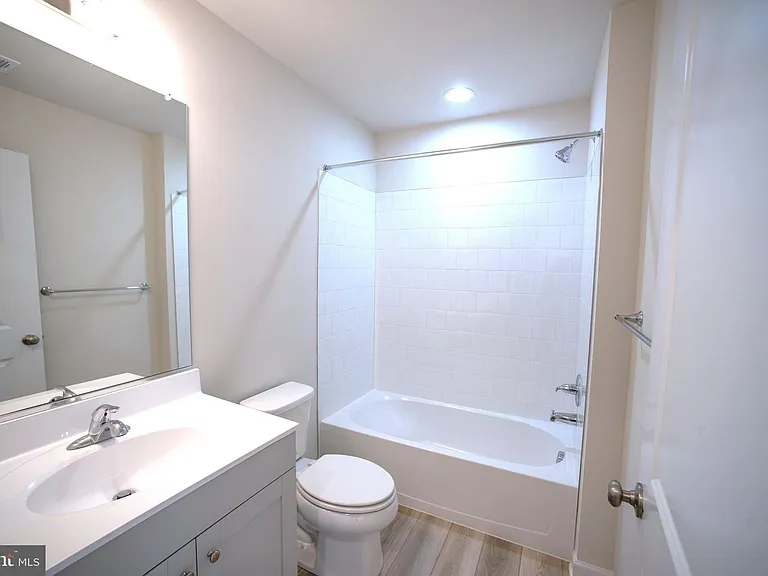 535 Hall Dr — Photo 7