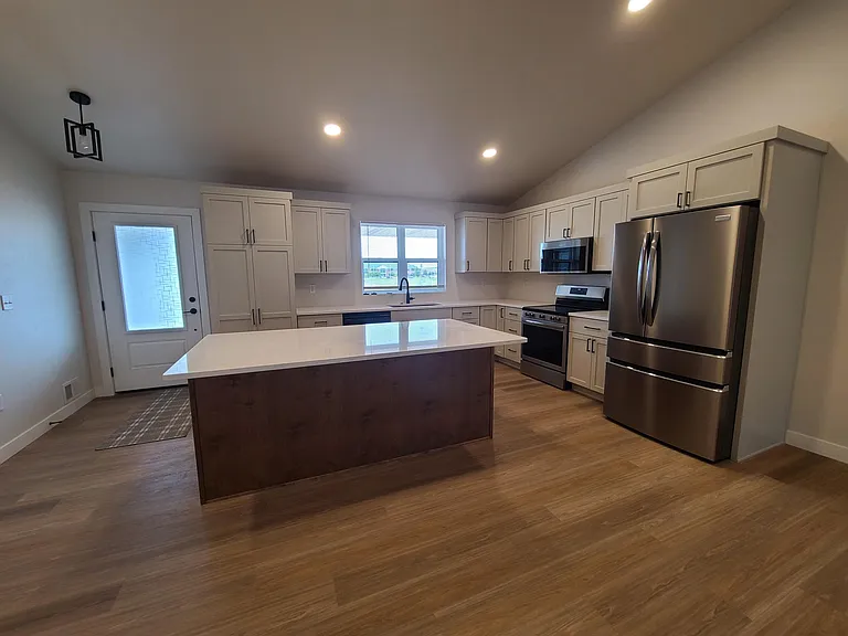 423 Founders Way — Photo 3