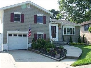 486 Charles Ave, Massapequa Park, NY 11762