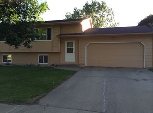 1813 S Cambridge Ave, Sioux Falls, SD 57106