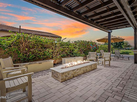 4th image of 705 E FRUIT STAND Way