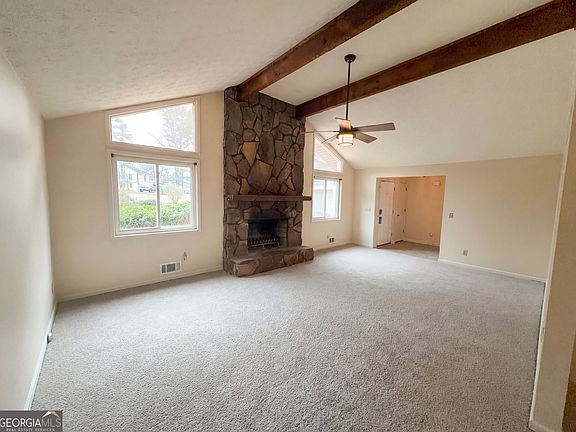 3rd image of 404 Pine Ridge Ct