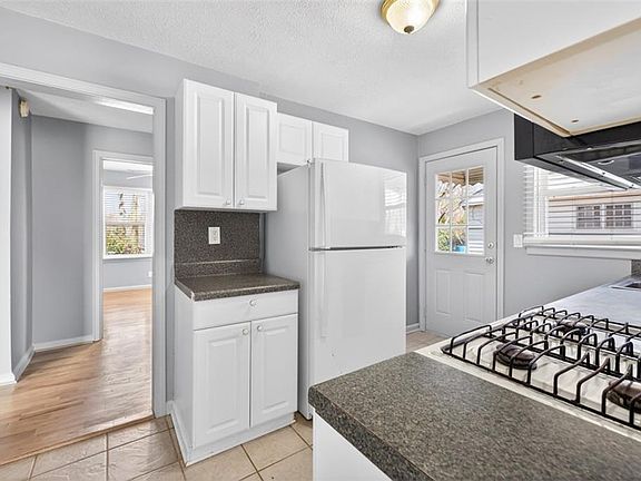 4th image of 2266 N Shallowford Rd