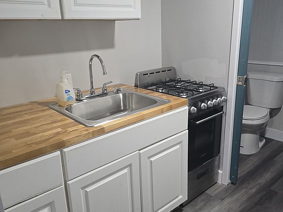 3rd image of 24 New St APT A