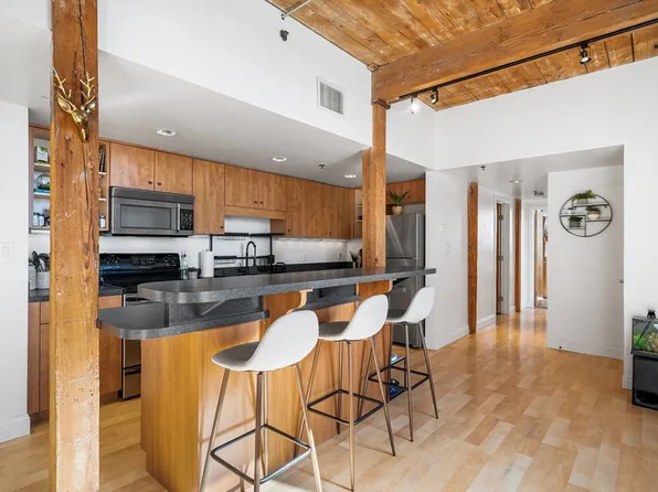147 Centre St APT 509, Brockton, MA 02302