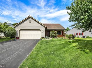 14 Springhouse Dr, Myerstown, PA 17067