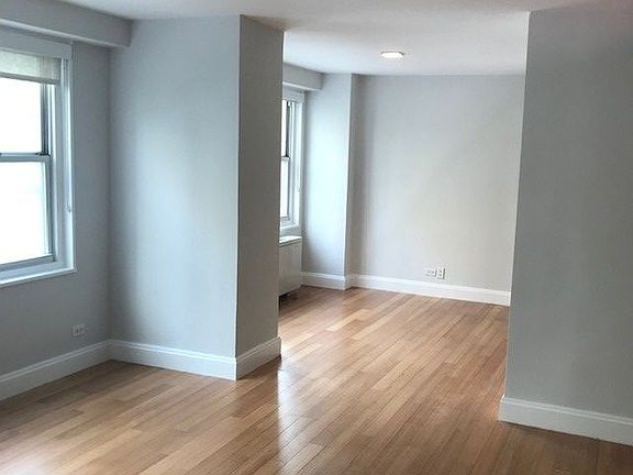 3rd image of 155 W 68th St APT 212