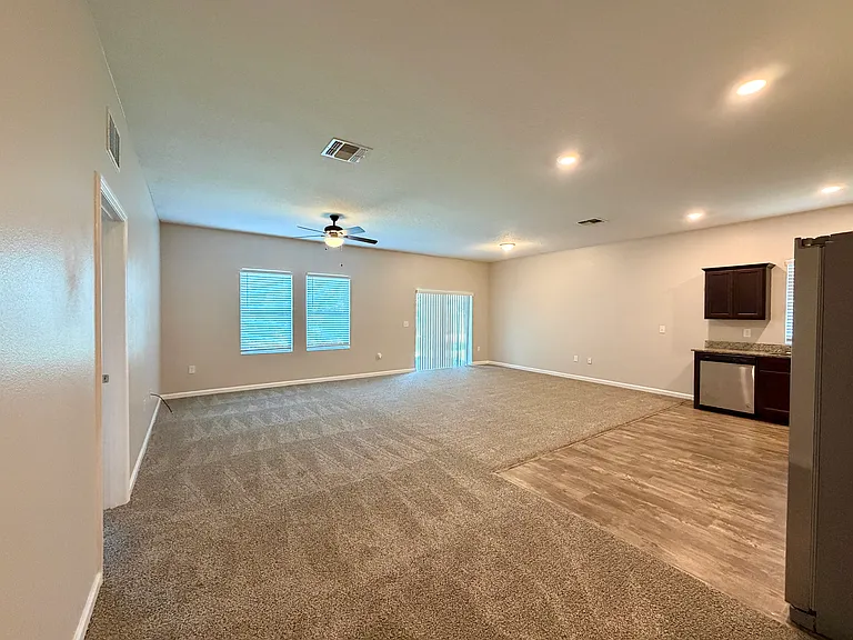 1136 Roberta Rd — Photo 2