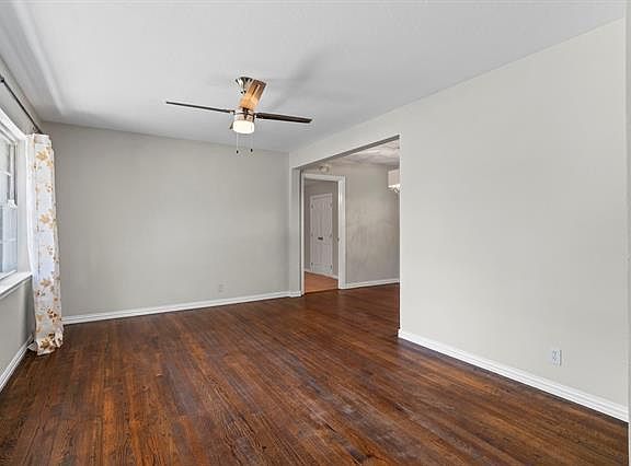 3rd image of 2823 Housley Dr