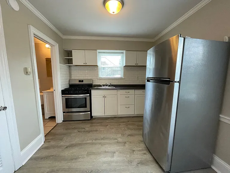 838 Bryan Ave — Photo 2