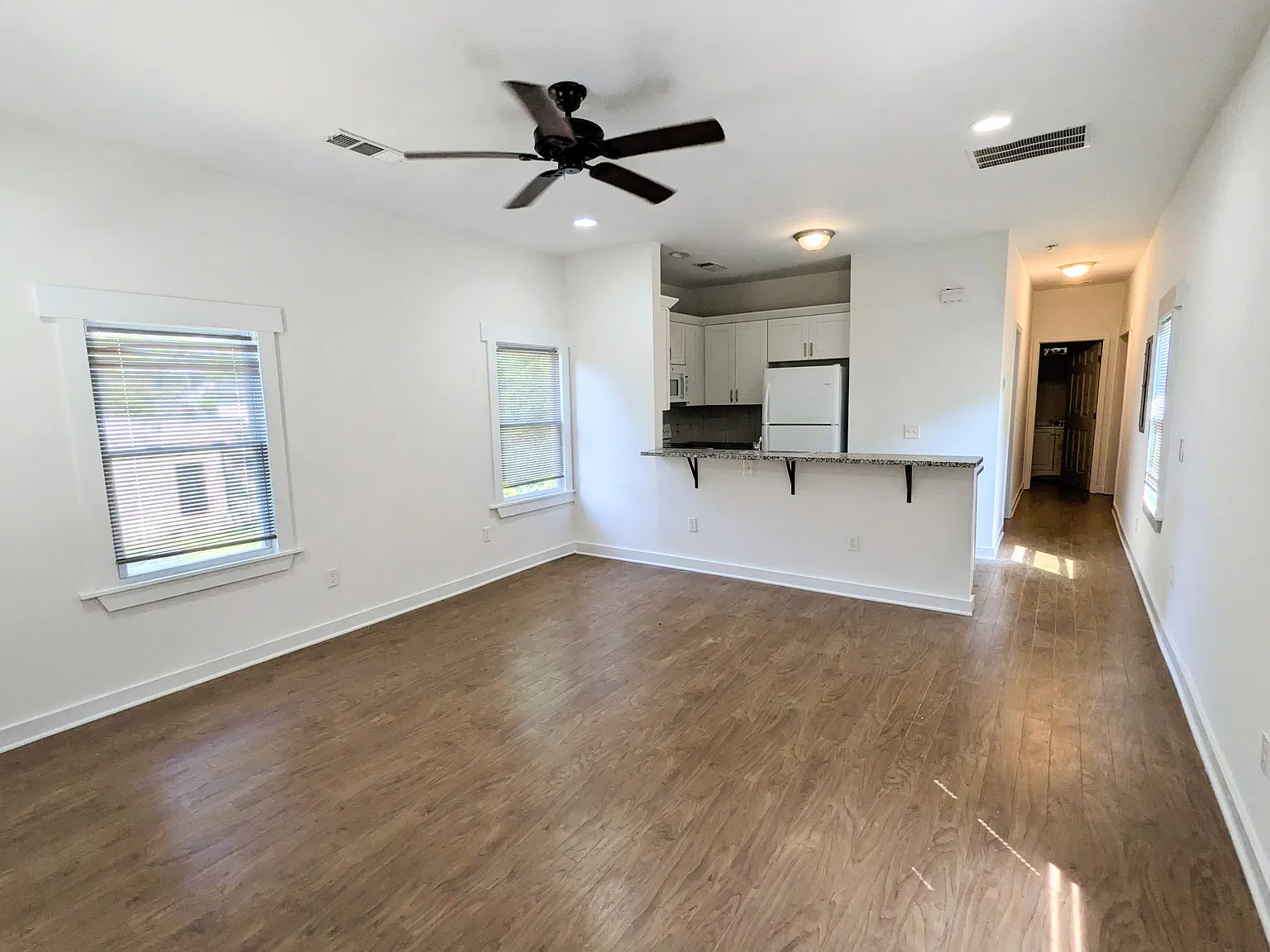 1 bed, 704 sqft, $1,249 — Photo 3