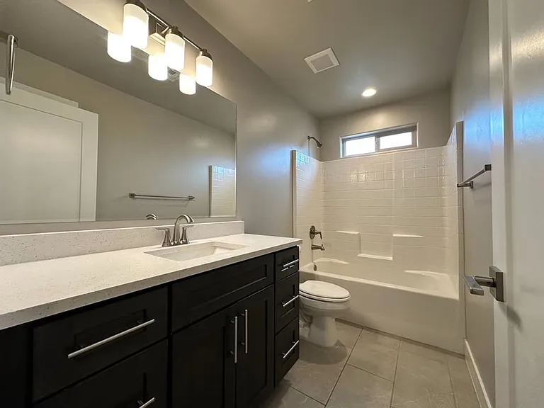 Three Bedroom Red Mountain Vista Town Home — Photo 28
