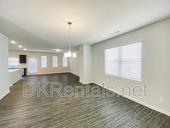 5th image of 24 Berry Dr