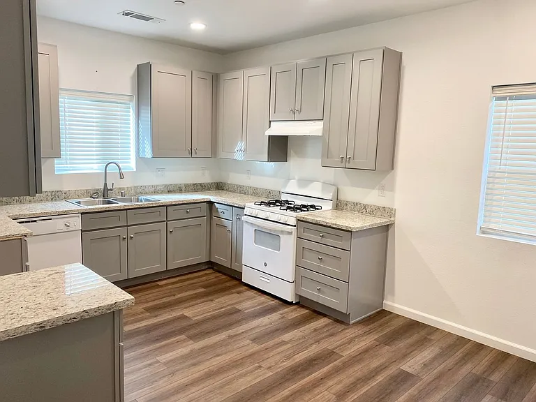 1326 S Santa Fe St — Photo 4