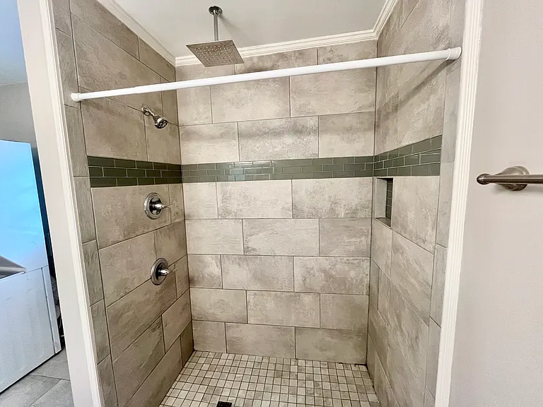 811 1/2 N Van Buren St — Photo 11
