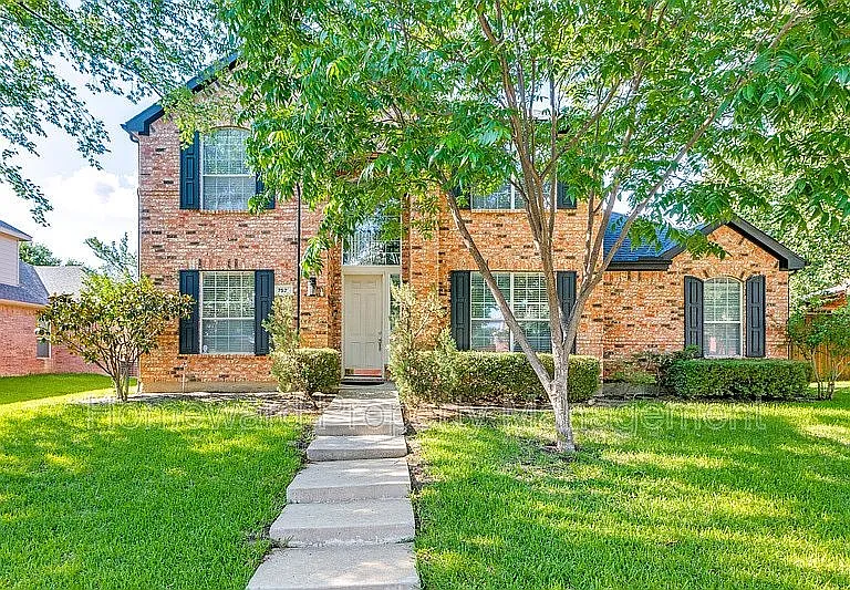 7526 Greenvalley Ln — Photo 1