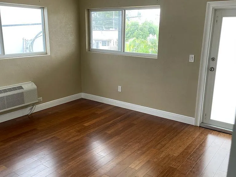 2121 Biarritz Dr — Photo 6