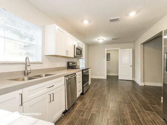 5th image of 2627 N Woodloch St