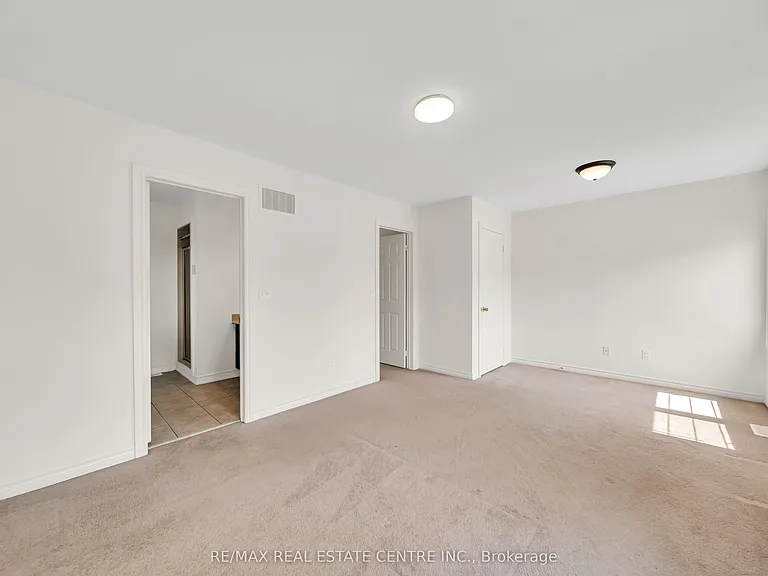4215 Cole Cres — Photo 32