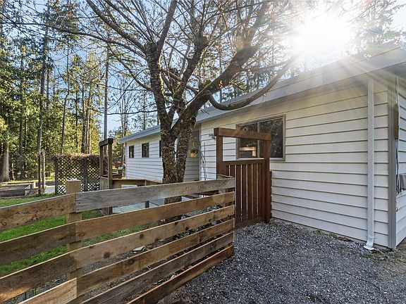 4th image of 1007 Fabrick Dr