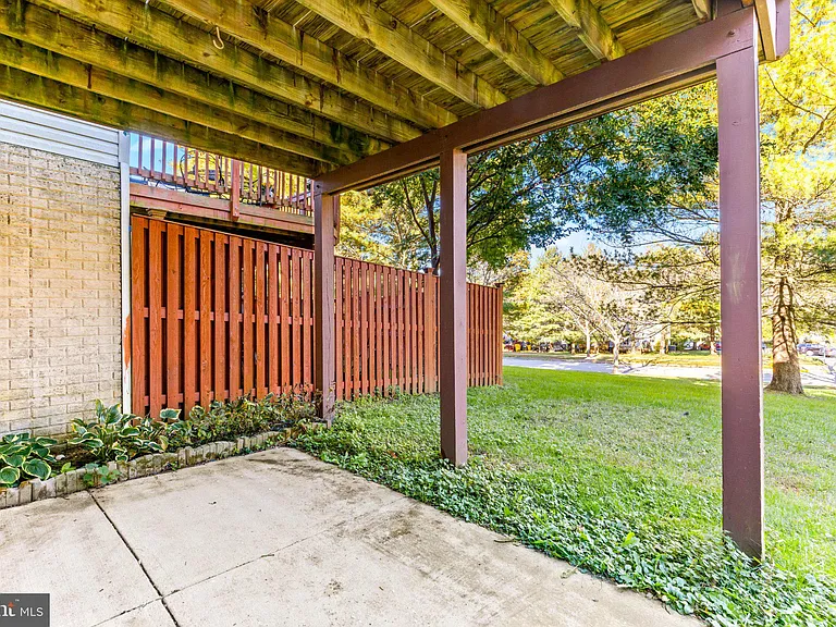 1232 Quaker Ridge Dr — Photo 31