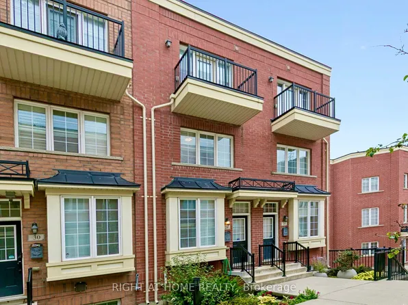 28 Raffeix Ln, Toronto, ON M5A 0G5