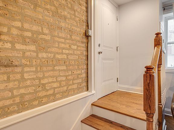 3rd image of 3206 W Berwyn Ave APT G
