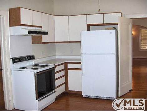 3rd image of 327 W Lullwood Ave