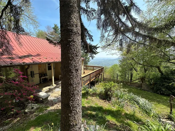 271 Bearwallow Rd, Little Switzerland, NC 28749