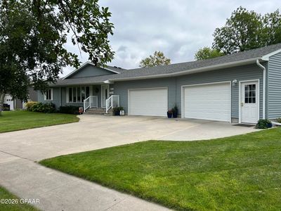 1320 Manvel Ave, Grafton, ND, 58237
