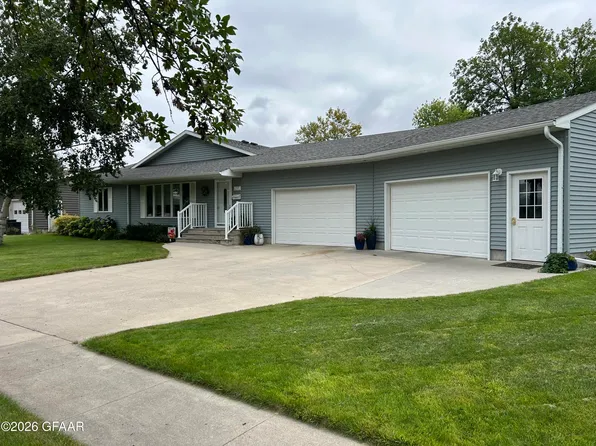 1320 Manvel Ave, Grafton, ND 58237