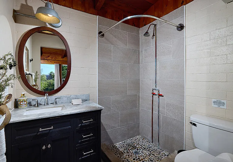 2136 Foothill Dr — Photo 10