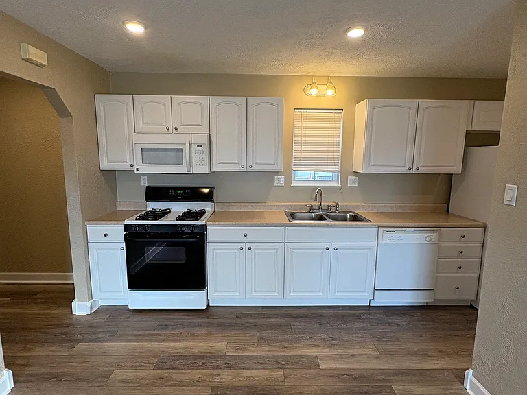 146 Brenda Ln — Photo 2