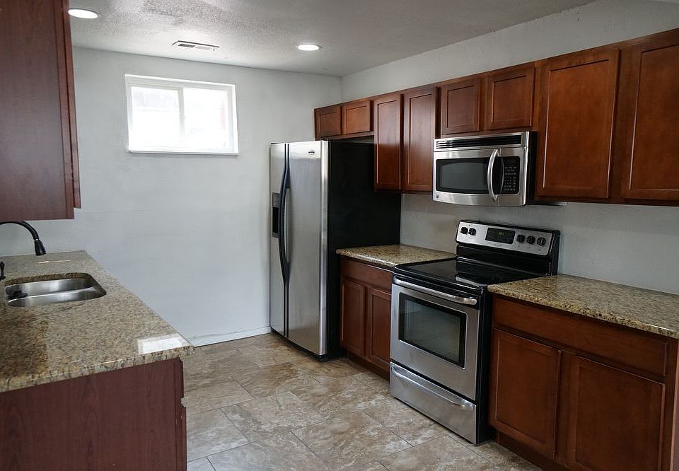 1st image of 1460 W 41st Ave #0