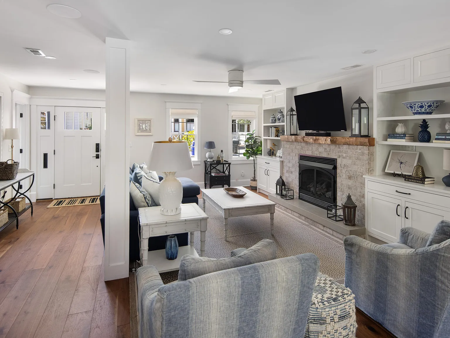 3 bed, 1820 sqft, $9,600 — Photo 3