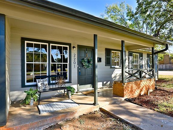3rd image of 2201 Minter Ln