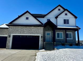 4805 Hyde Park Dr, Valparaiso, IN 46383