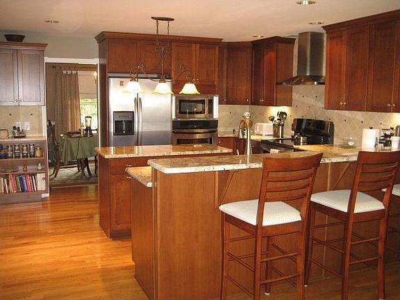 3rd image of 414 Oakland Dr