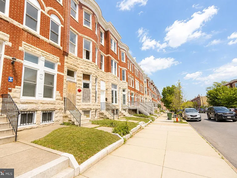 1922 W Baltimore St — Photo 2