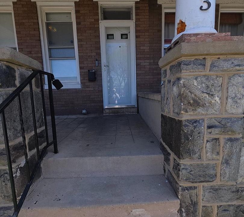 1st image of 403 S Augusta Ave