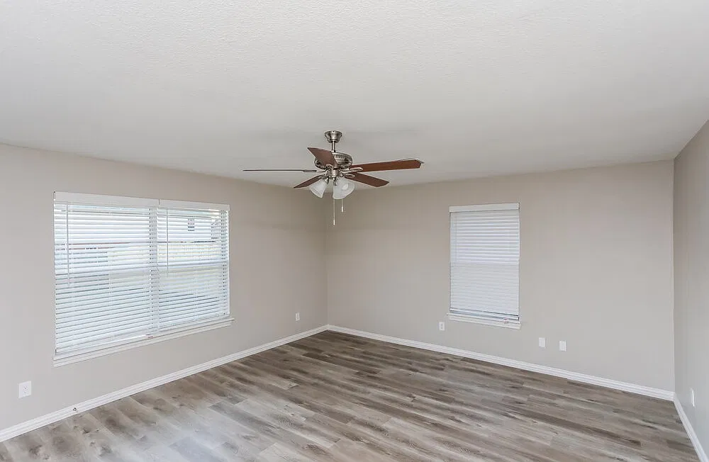 4 bed, 2.5 bath, 2386 sqft, $2,315 — Photo 4