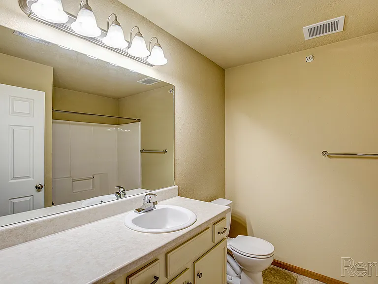 Weaver Creek Apartments — Photo 17