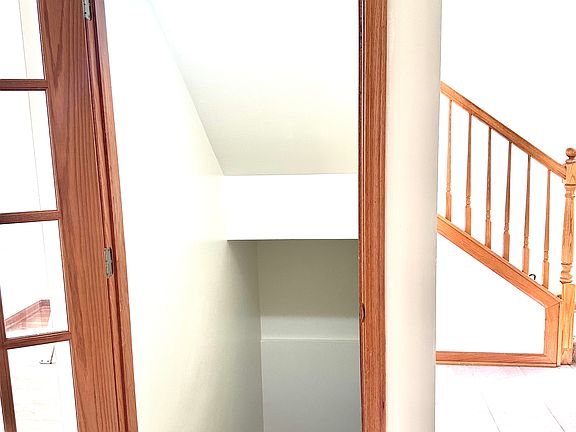5th image of 315 Bay Dr