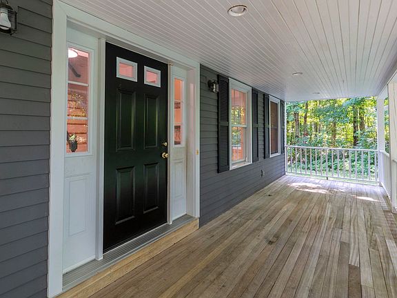 3rd image of 385 Northwest Road