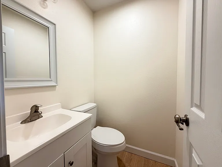 821 W Wood St #B — Photo 6