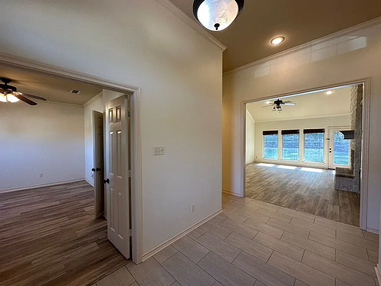 626 Huntwick Ln — Photo 11